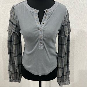 Pilcro Anthropologie Gray Top with Plaid Sleeves Women’s Size S